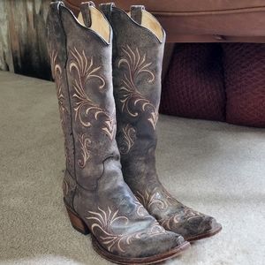 Women's Circle G cowboy boots.